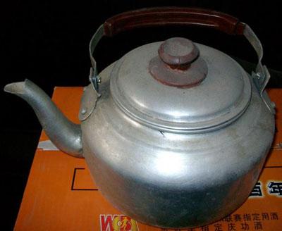 饮水机长期不清洗 你喝的水可能比马桶里还脏?